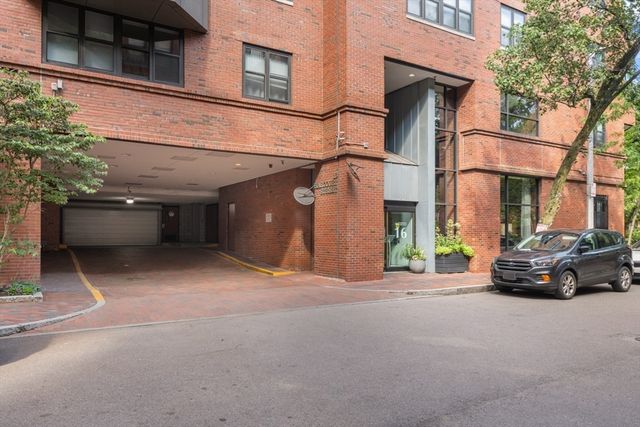 16 Harcourt St 9G, Boston, MA 02116
