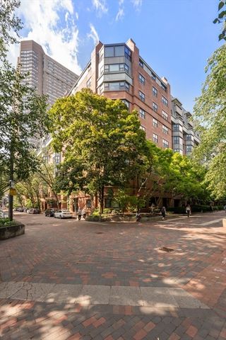 16 Harcourt St 9G, Boston, MA 02116