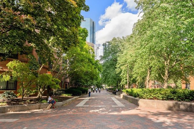16 Harcourt St 9G, Boston, MA 02116