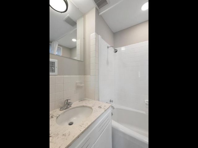 3237 Hennepin Avenue, Minneapolis, MN 55408