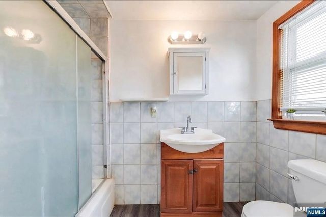 327 Stover Avenue 2nd floor, North Arlington, NJ 07031
