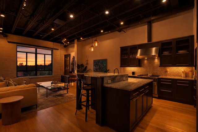 517 King Street Apt 11, Charleston, SC 29403