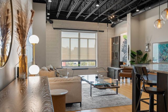 517 King Street Apt 11, Charleston, SC 29403