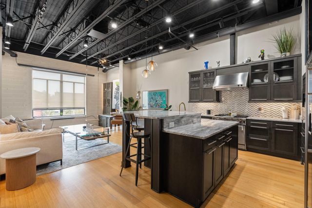 517 King Street Apt 11, Charleston, SC 29403