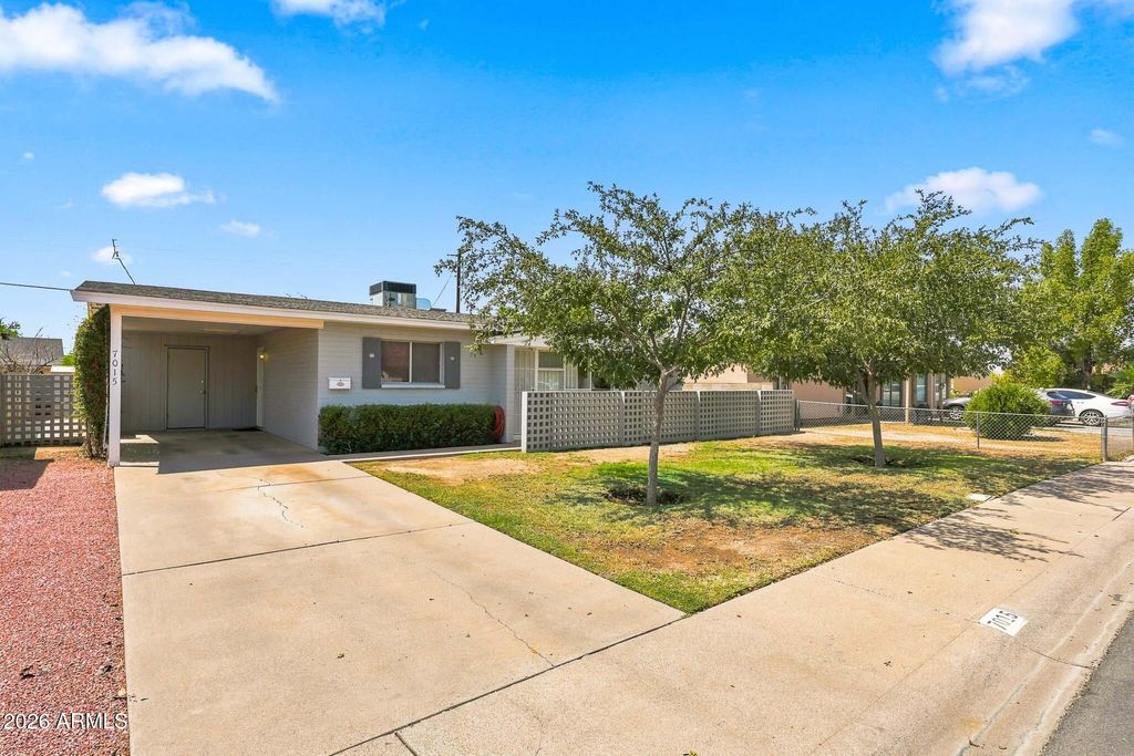 7015 W WOLF Street, Phoenix, AZ 85033 — exterior