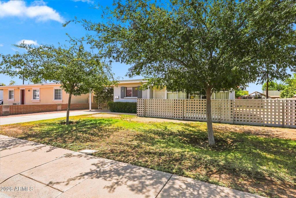 7015 W WOLF Street, Phoenix, AZ 85033 — photo 2