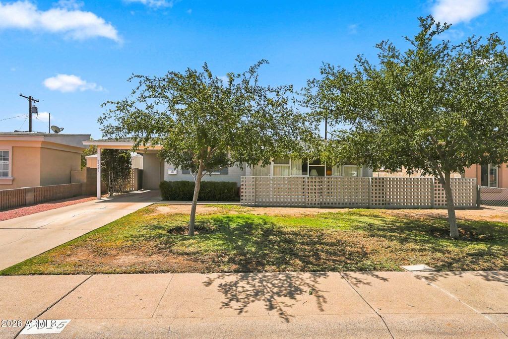 7015 W WOLF Street, Phoenix, AZ 85033 — photo 3