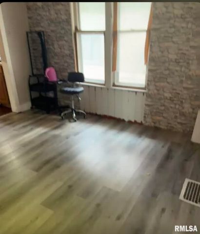 704 9TH Avenue South, Clinton, IA 52732