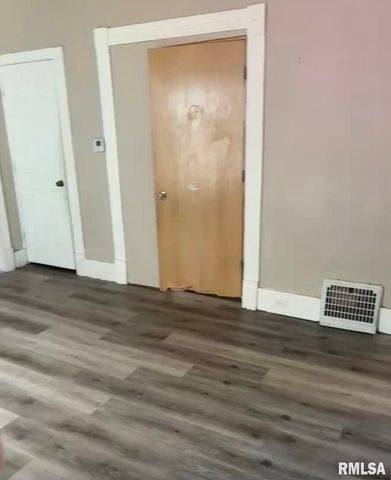 704 9TH Avenue South, Clinton, IA 52732