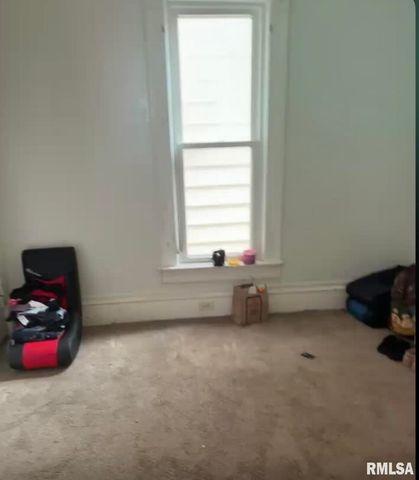 704 9TH Avenue South, Clinton, IA 52732