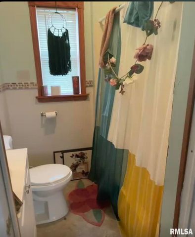 704 9TH Avenue South, Clinton, IA 52732