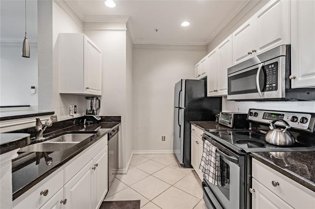 4307 BAYSIDE VILLAGE DRIVE 201, Tampa, FL 33615