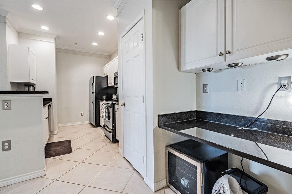 Image 11 of property listing at 4307 BAYSIDE VILLAGE DRIVE 201, Tampa, FL 33615