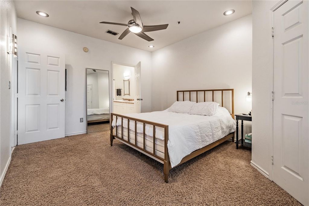 Image 13 of property listing at 4307 BAYSIDE VILLAGE DRIVE 201, Tampa, FL 33615