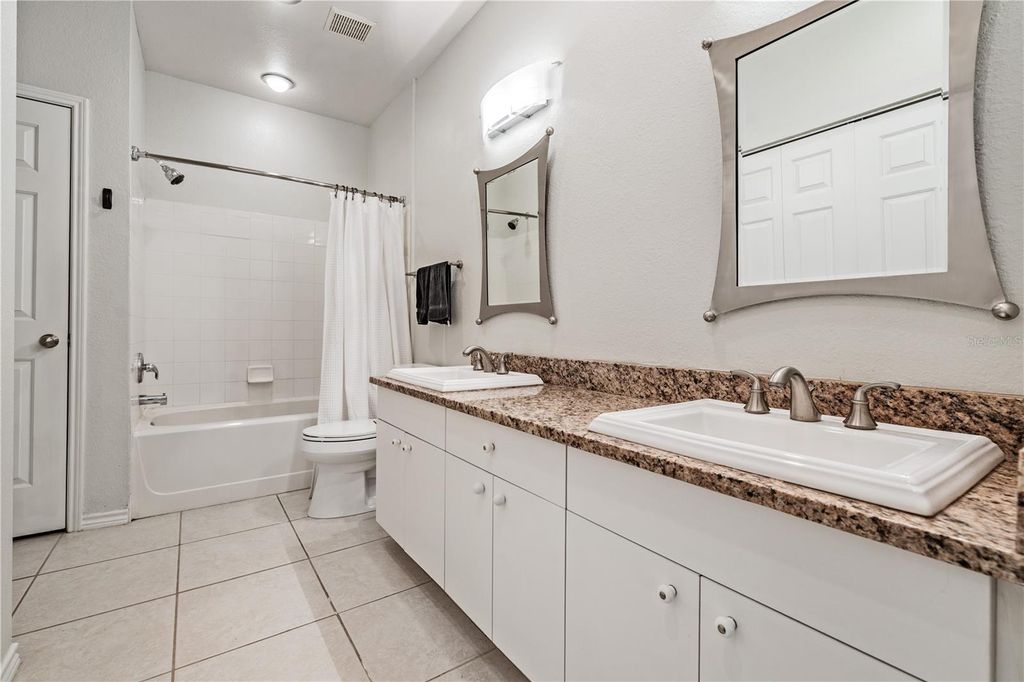 Image 15 of property listing at 4307 BAYSIDE VILLAGE DRIVE 201, Tampa, FL 33615