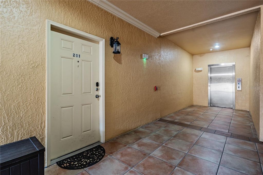 Image 3 of property listing at 4307 BAYSIDE VILLAGE DRIVE 201, Tampa, FL 33615