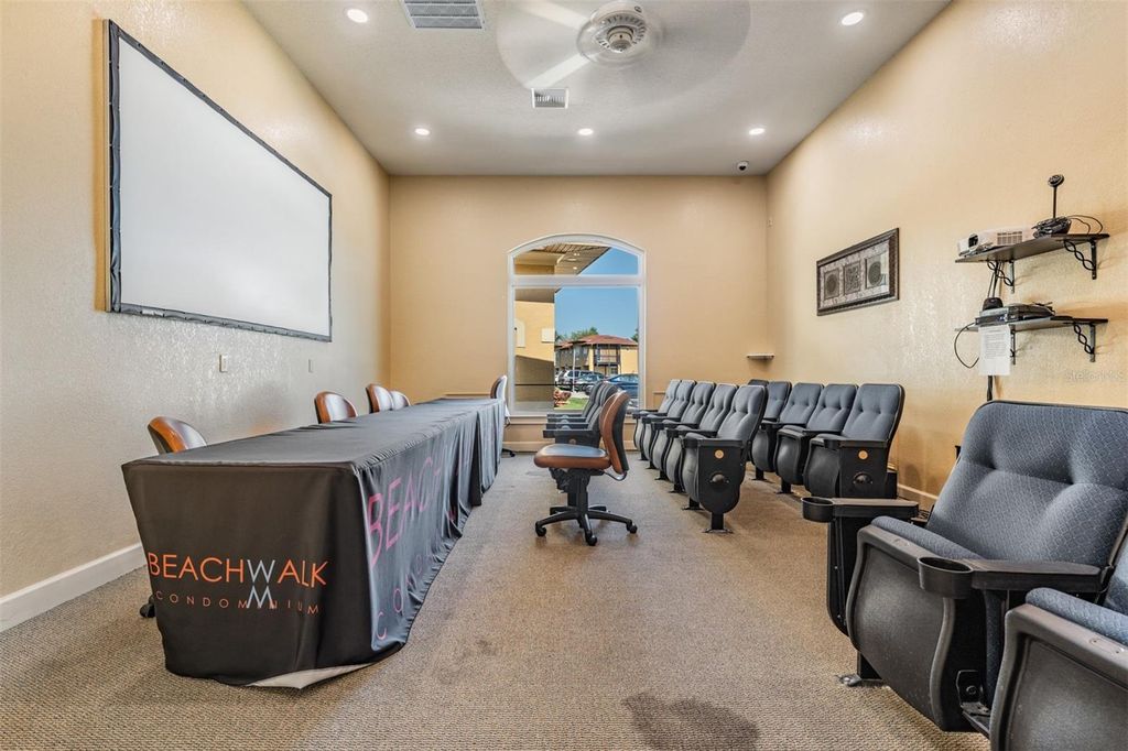 Image 31 of property listing at 4307 BAYSIDE VILLAGE DRIVE 201, Tampa, FL 33615