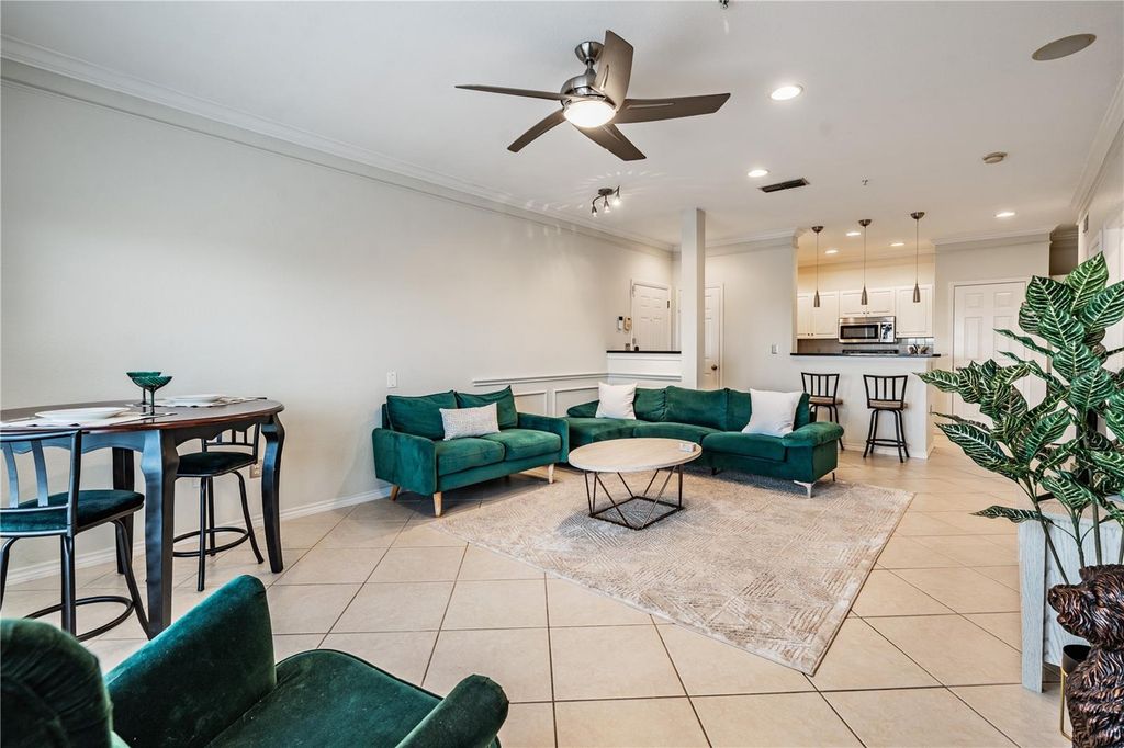 Image 5 of property listing at 4307 BAYSIDE VILLAGE DRIVE 201, Tampa, FL 33615