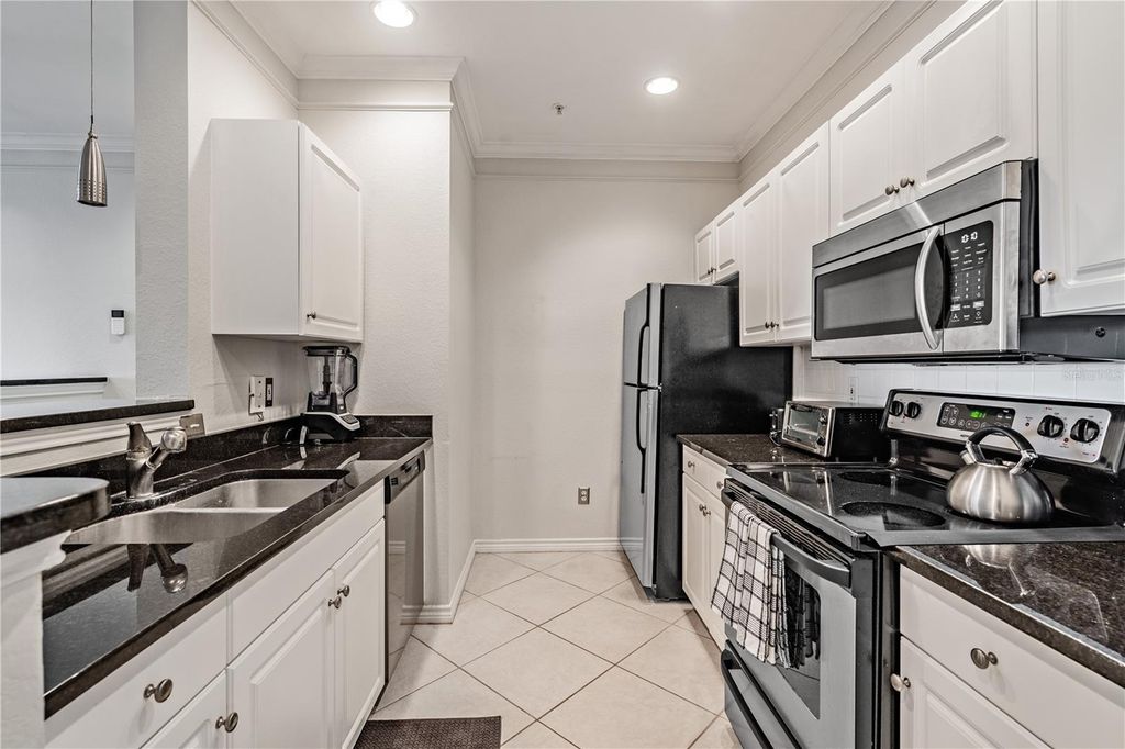 Image 10 of property listing at 4307 BAYSIDE VILLAGE DRIVE 201, Tampa, FL 33615