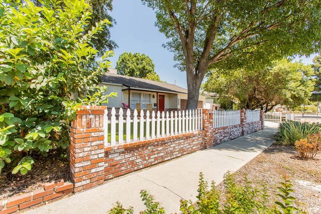 16907 Marlin Place, Lake Balboa, CA 91406