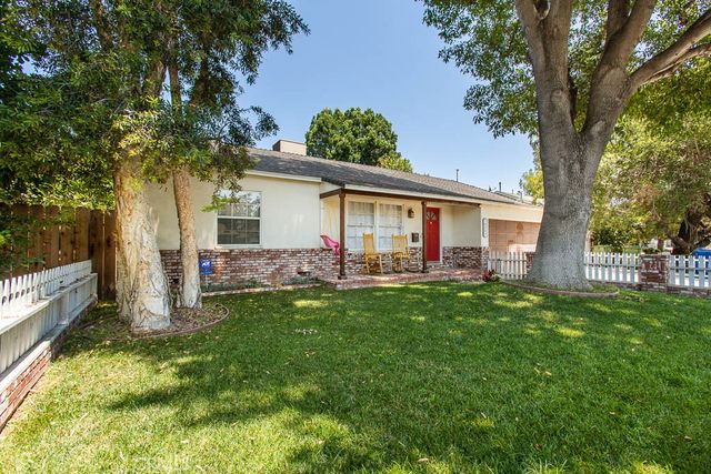 16907 Marlin Place, Lake Balboa, CA 91406