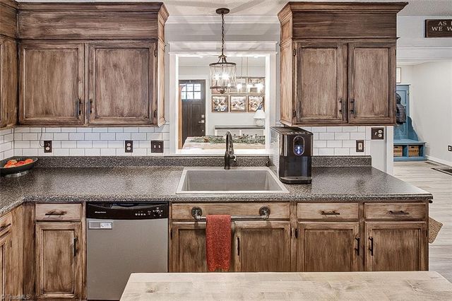 5218 Old Lexington Road, Asheboro, NC 27205