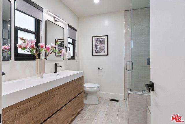 11346 Thurston Place, Los Angeles, CA 90049