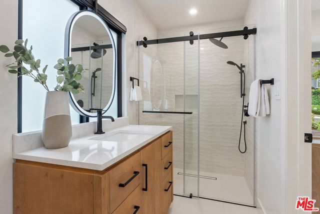 11346 Thurston Place, Los Angeles, CA 90049