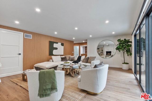 11346 Thurston Place, Los Angeles, CA 90049