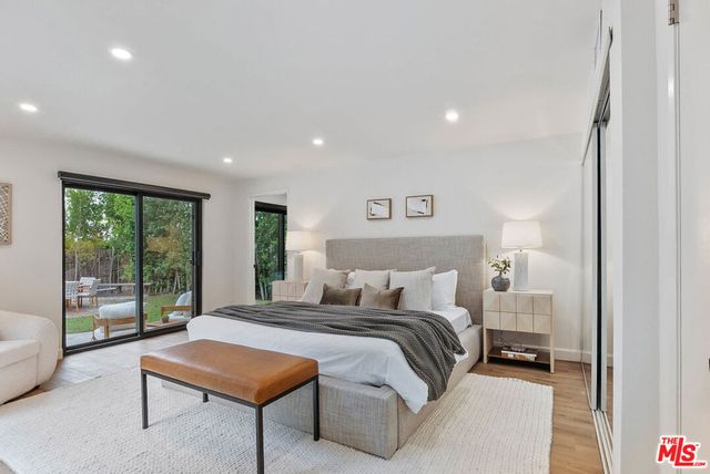 11346 Thurston Place, Los Angeles, CA 90049