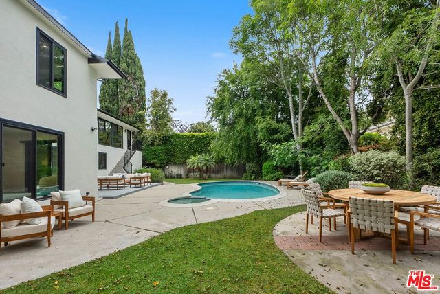 11346 Thurston Place, Los Angeles, CA 90049