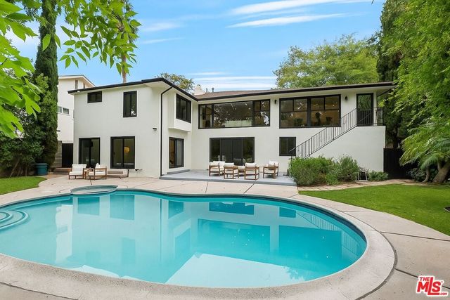 11346 Thurston Place, Los Angeles, CA 90049