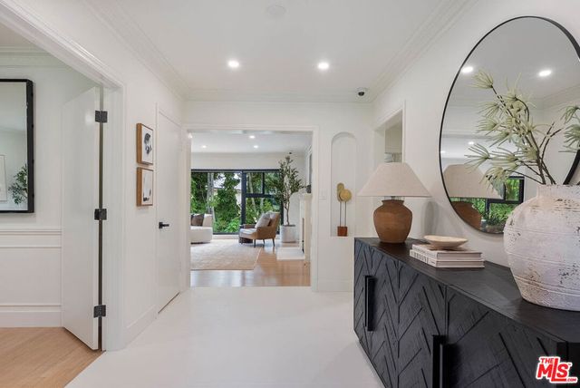 11346 Thurston Place, Los Angeles, CA 90049