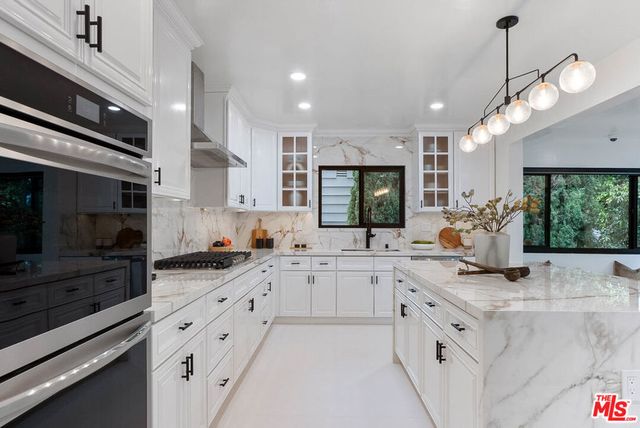 11346 Thurston Place, Los Angeles, CA 90049