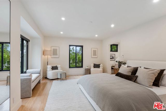 11346 Thurston Place, Los Angeles, CA 90049