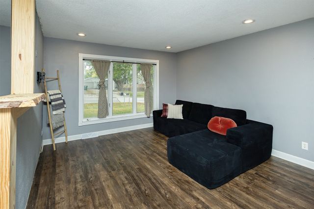 820 Dallas Street, De Soto, IA 50069