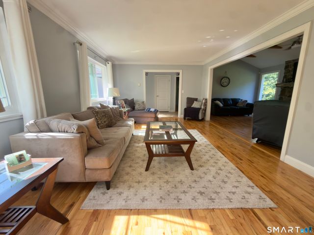 8 Signal Hill Road, Brookfield, CT 06804