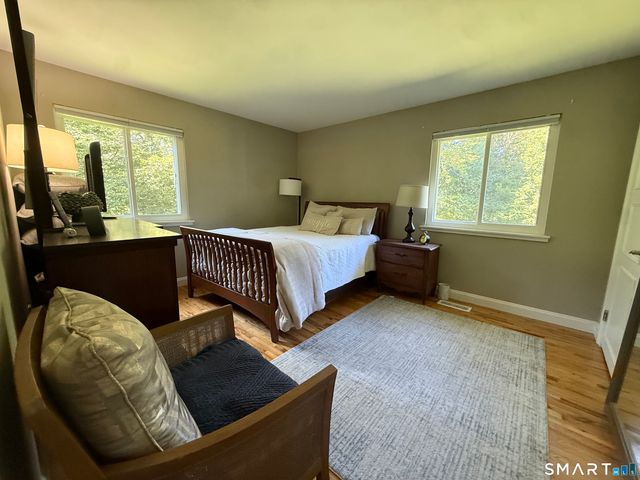 8 Signal Hill Road, Brookfield, CT 06804