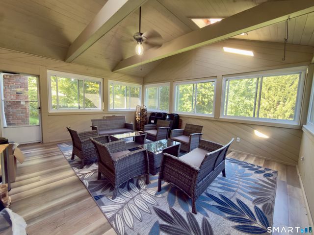 8 Signal Hill Road, Brookfield, CT 06804