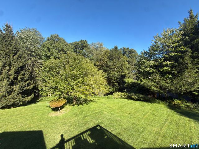 8 Signal Hill Road, Brookfield, CT 06804