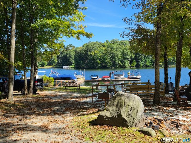 8 Signal Hill Road, Brookfield, CT 06804