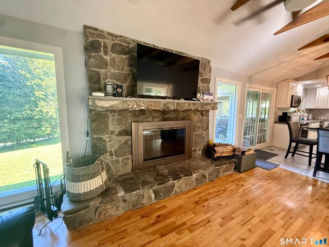 8 Signal Hill Road, Brookfield, CT 06804