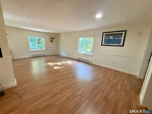 8 Signal Hill Road, Brookfield, CT 06804