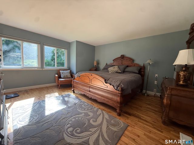 8 Signal Hill Road, Brookfield, CT 06804