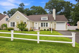 40 Settlers Ln, Barnstable, MA 02601