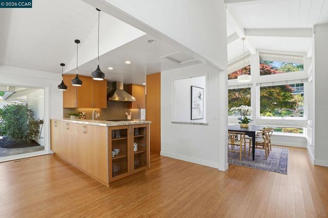 260 Corliss Dr, Moraga, CA 94556