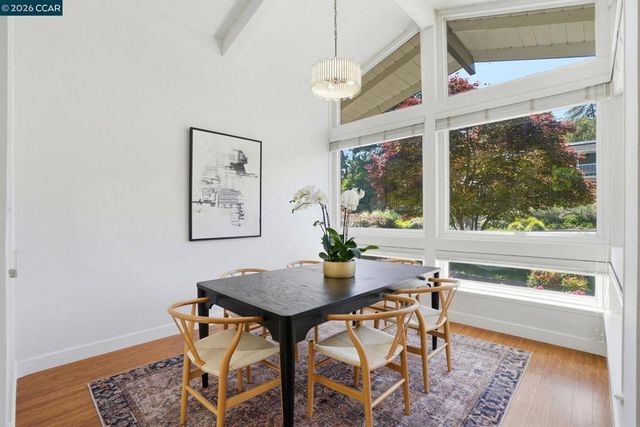 260 Corliss Dr, Moraga, CA 94556