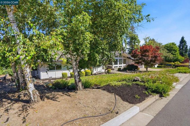 260 Corliss Dr, Moraga, CA 94556