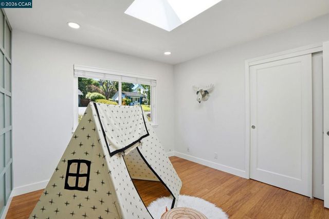 260 Corliss Dr, Moraga, CA 94556