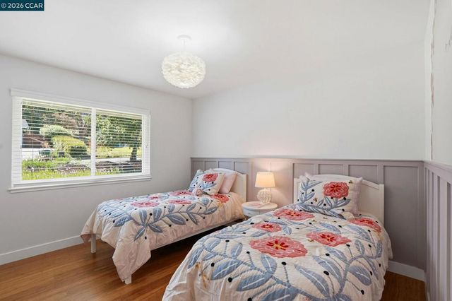 260 Corliss Dr, Moraga, CA 94556